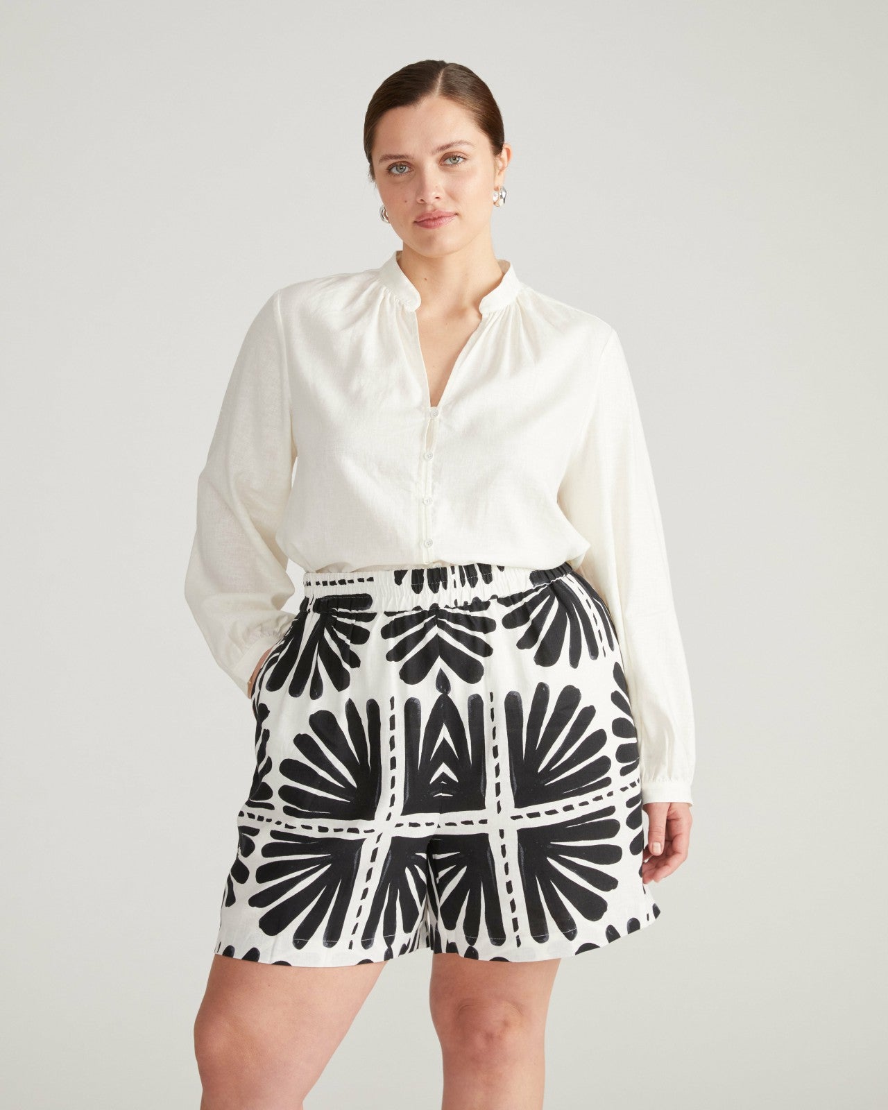 Universal Standard Juniper Linen Blend Easy Pull-On Shorts - Ink Bloom Print