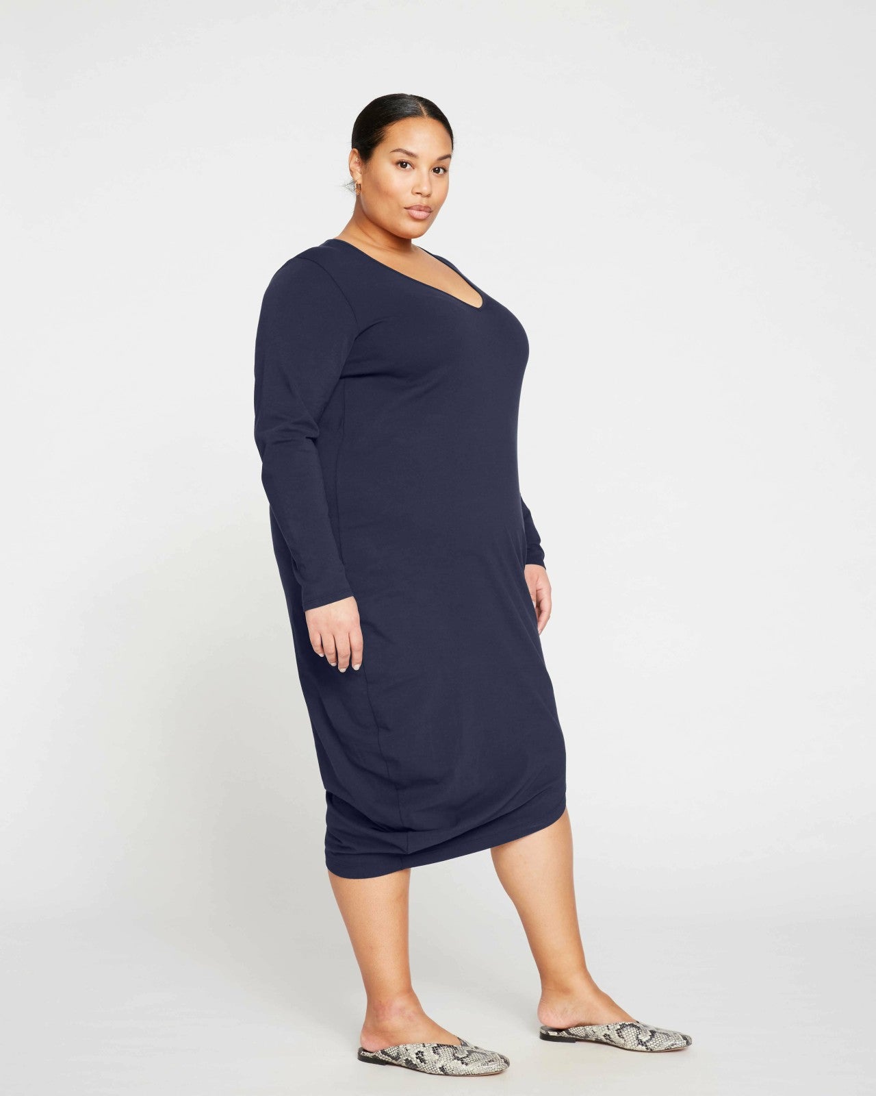 Universal Standard Iconic Long Sleeve V-Neck Geneva Dress - Midnight