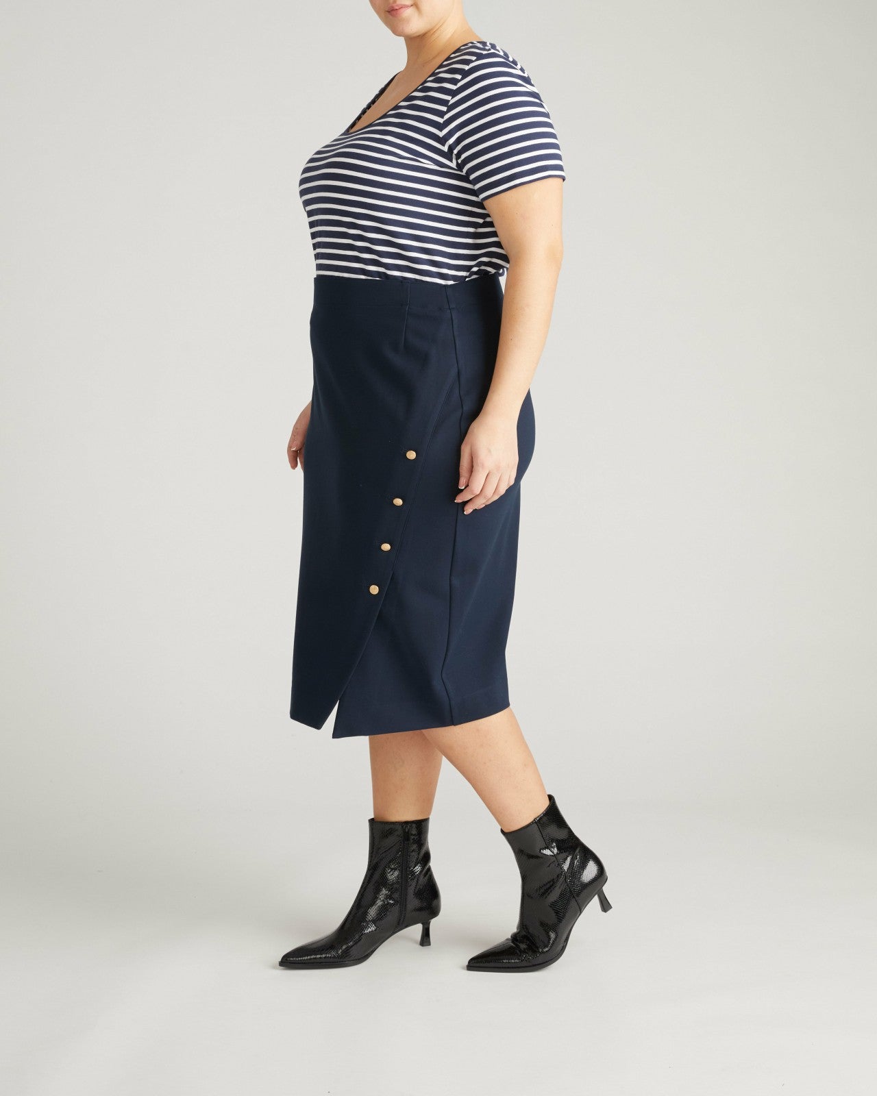 Universal Standard Anya Ponte Skirt - Navy with Gold Buttons
