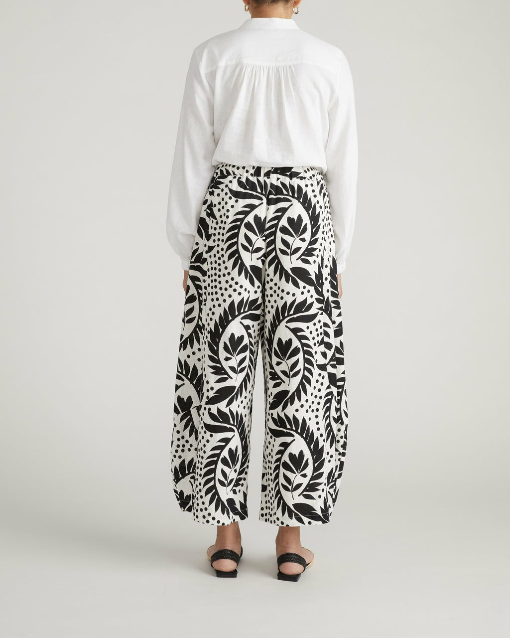 Universal Standard Cosma Barrel Leg Linen Blend Pants - Vine Print