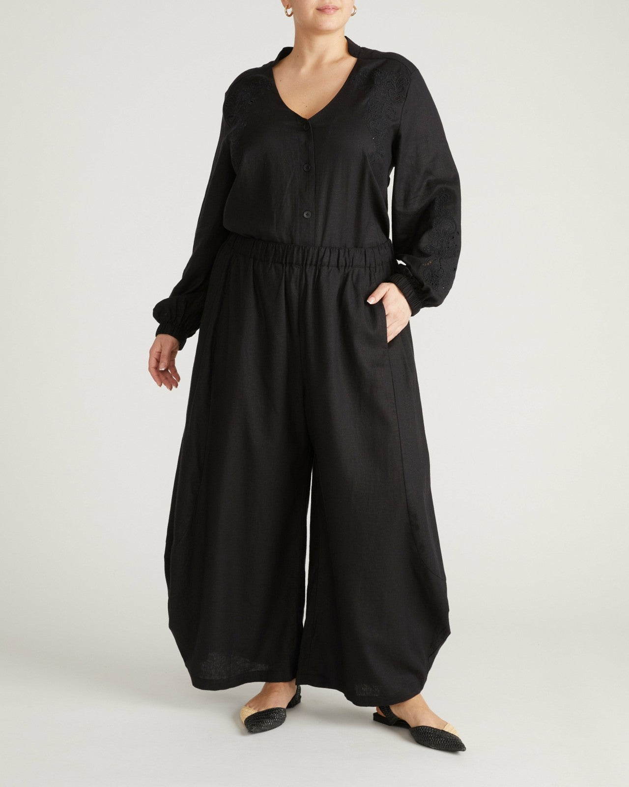 Universal Standard Cosma Barrel Leg Linen Blend Pants - Black