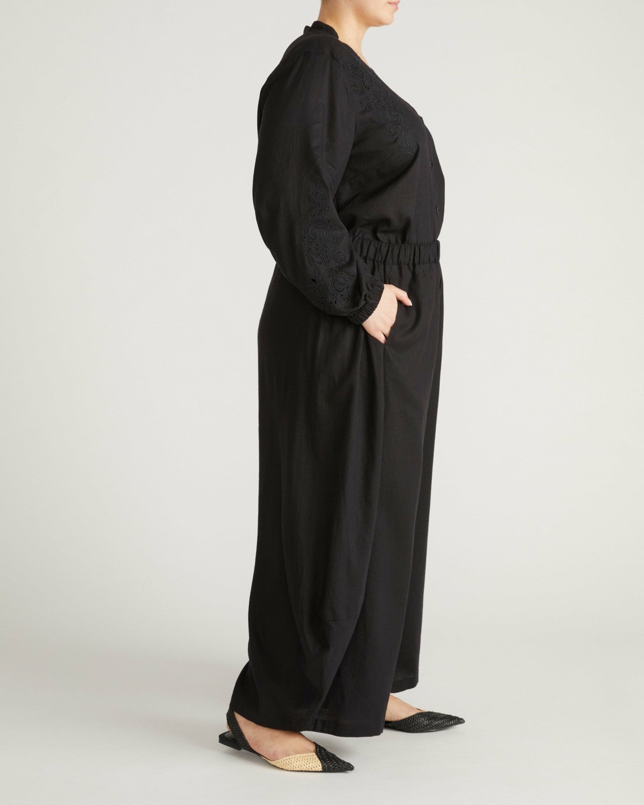 Universal Standard Cosma Barrel Leg Linen Blend Pants - Black