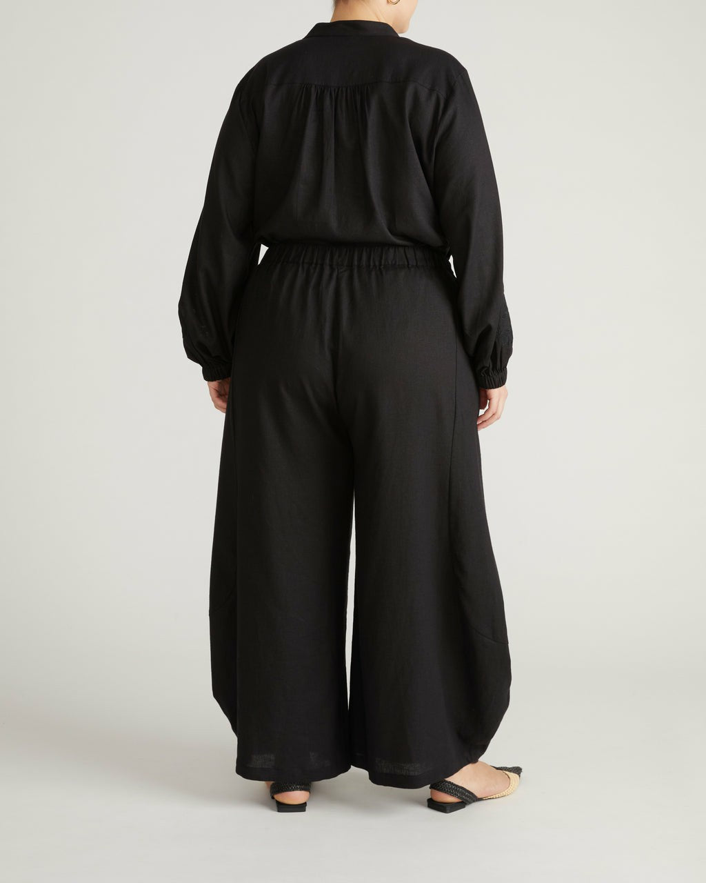 Universal Standard Cosma Barrel Leg Linen Blend Pants - Black