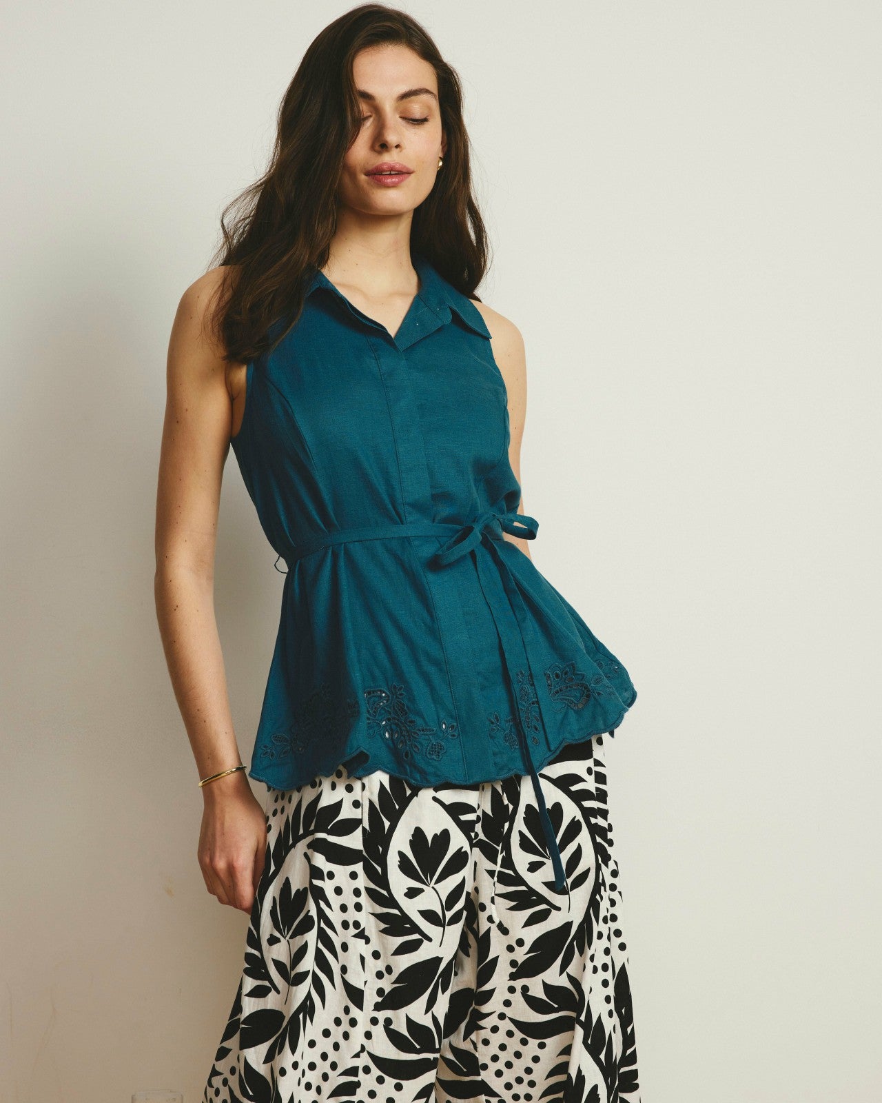 Universal Standard Adelaide Embroidered Sleeveless Linen Blend Shirt - Ink Blue
