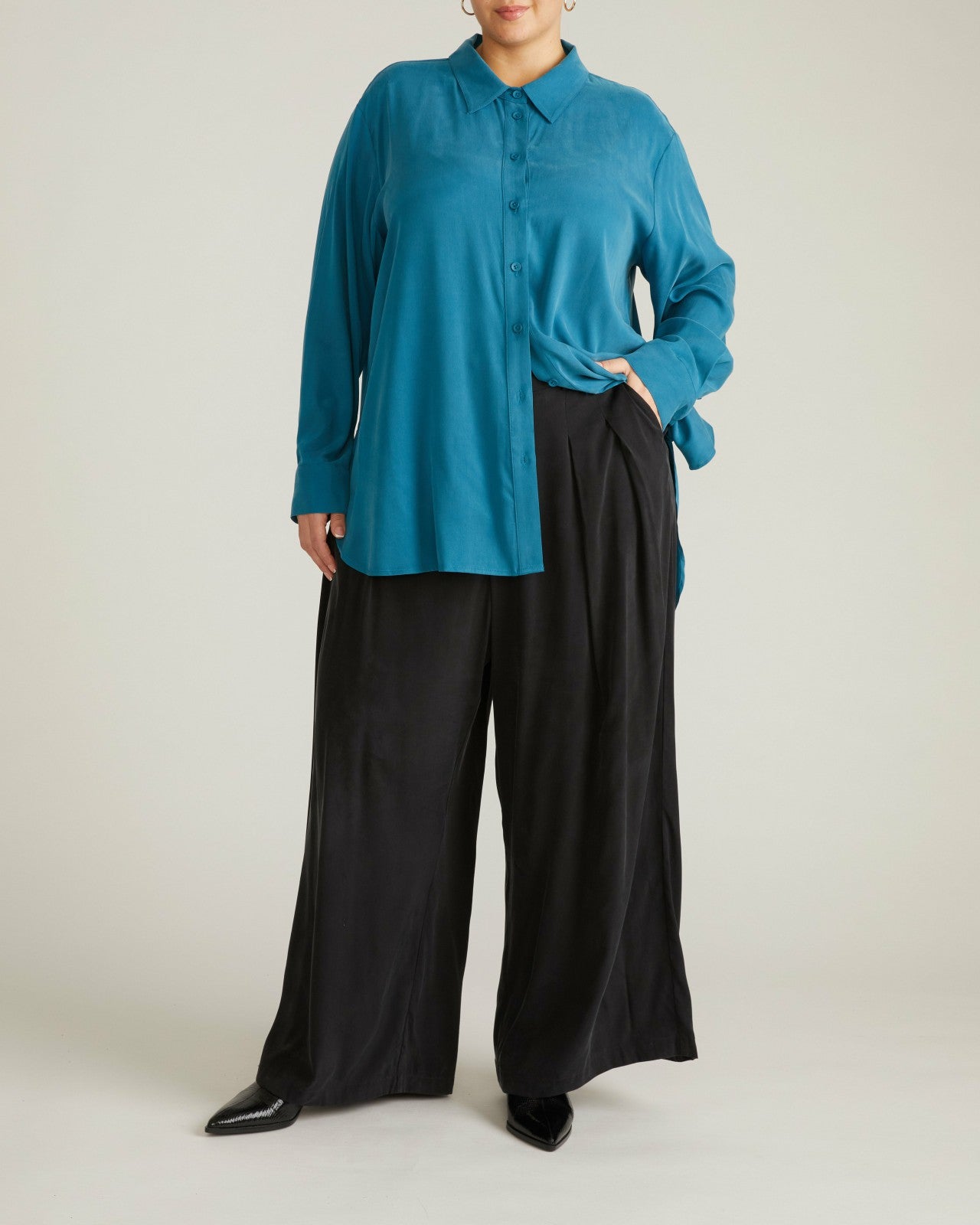 Universal Standard Cooling Stretch Cupro Artist Shirt - Blue Beetle