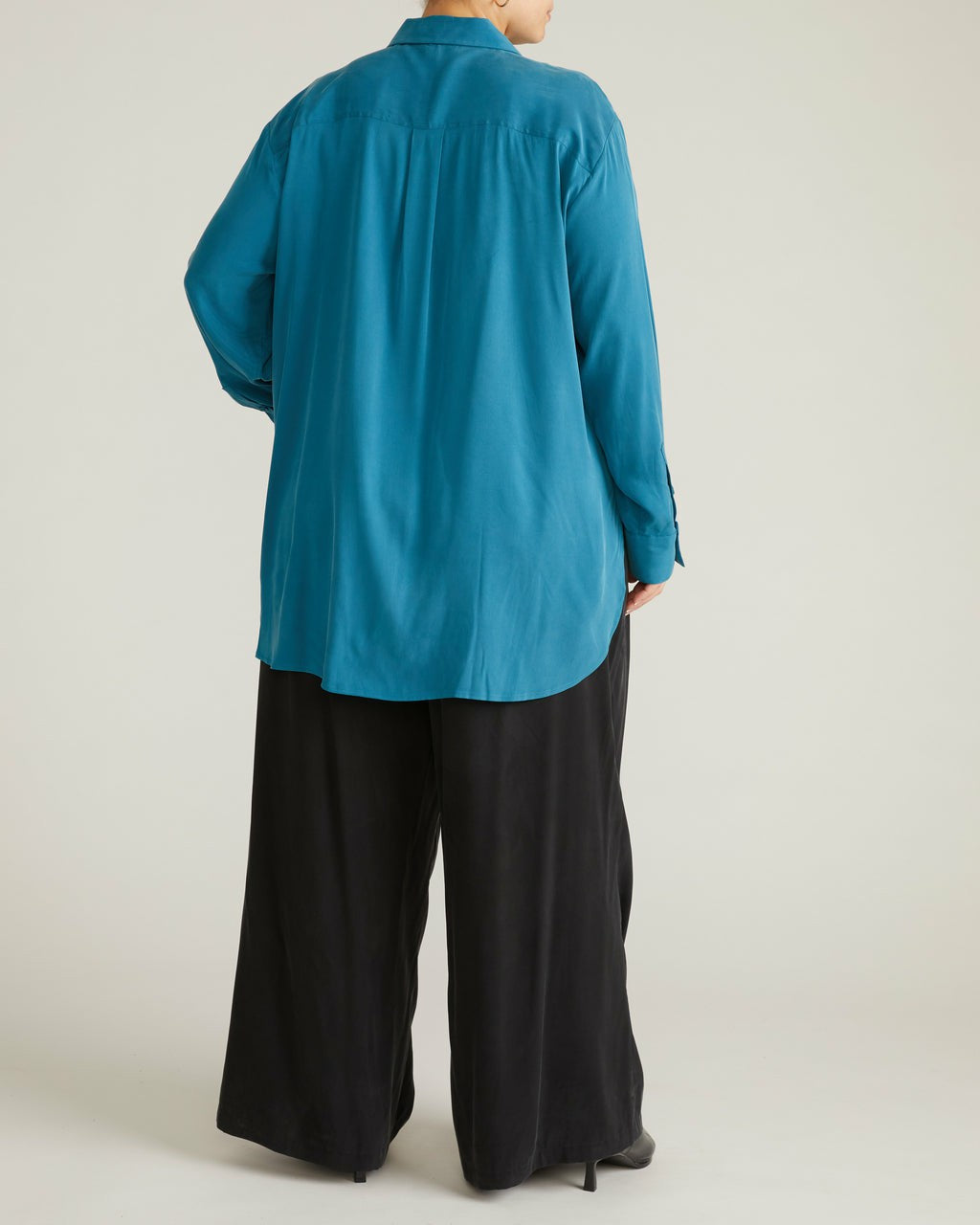 Universal Standard Cooling Stretch Cupro Artist Shirt - Blue Beetle