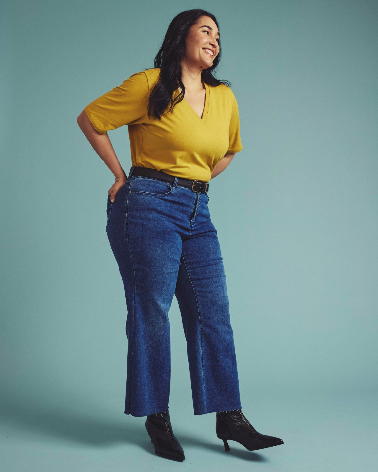 Universal Standard Maia Stovepipe Sleeve V Neck Tee - Yellow Ochre