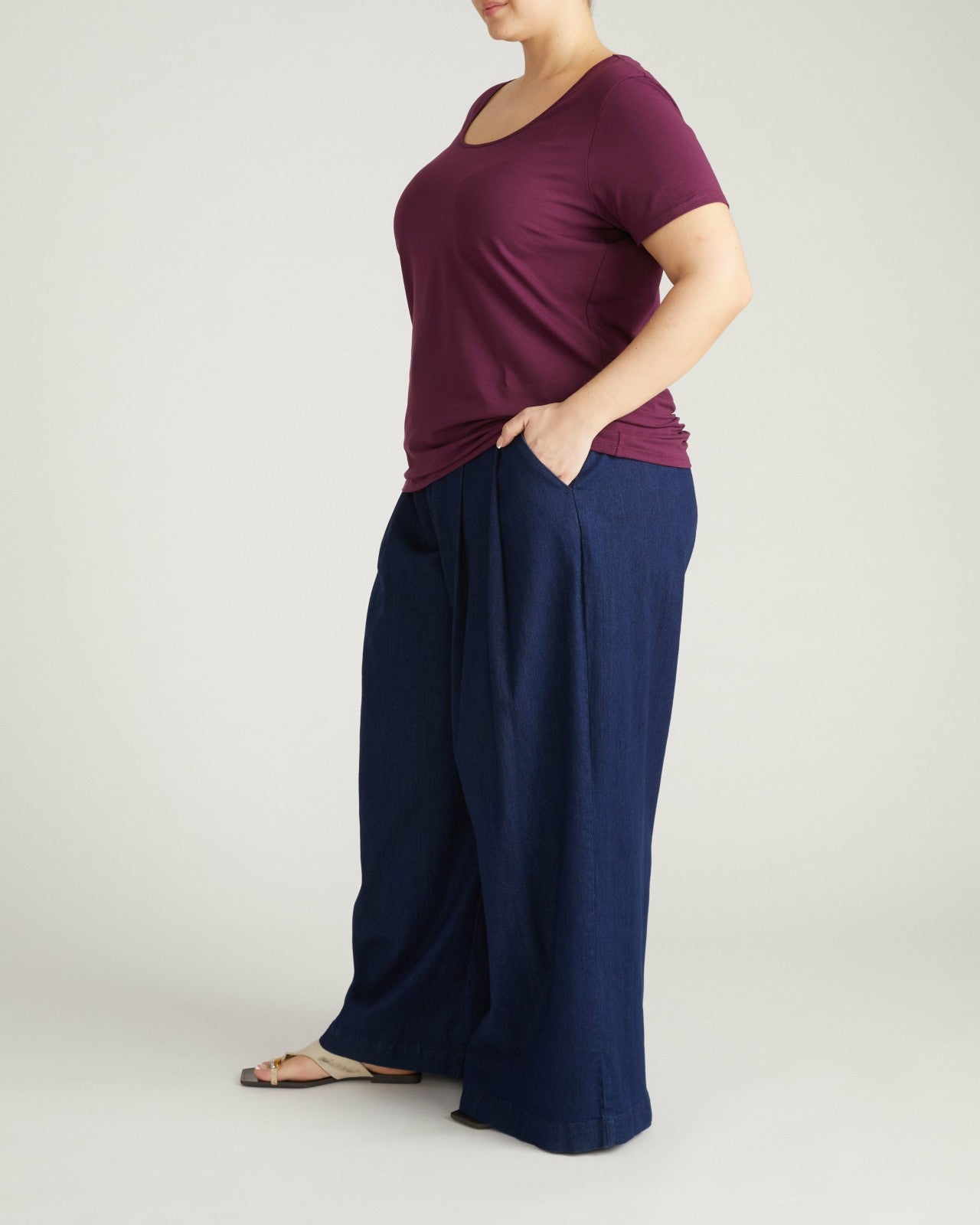 Universal Standard Scoop Neck Tee - Gamay