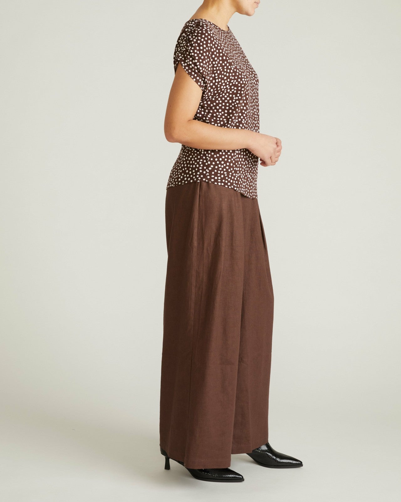 Universal Standard Helena Divine Jersey Gathered Tee - Brown/White Dot Print
