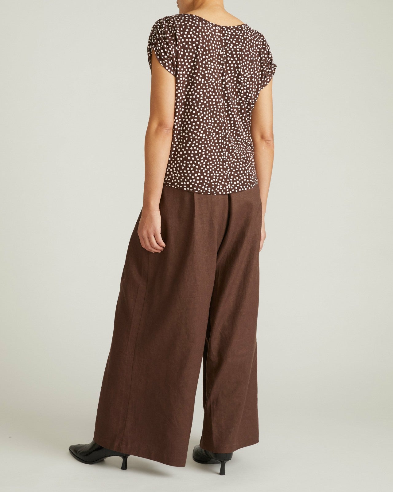 Universal Standard Helena Divine Jersey Gathered Tee - Brown/White Dot Print