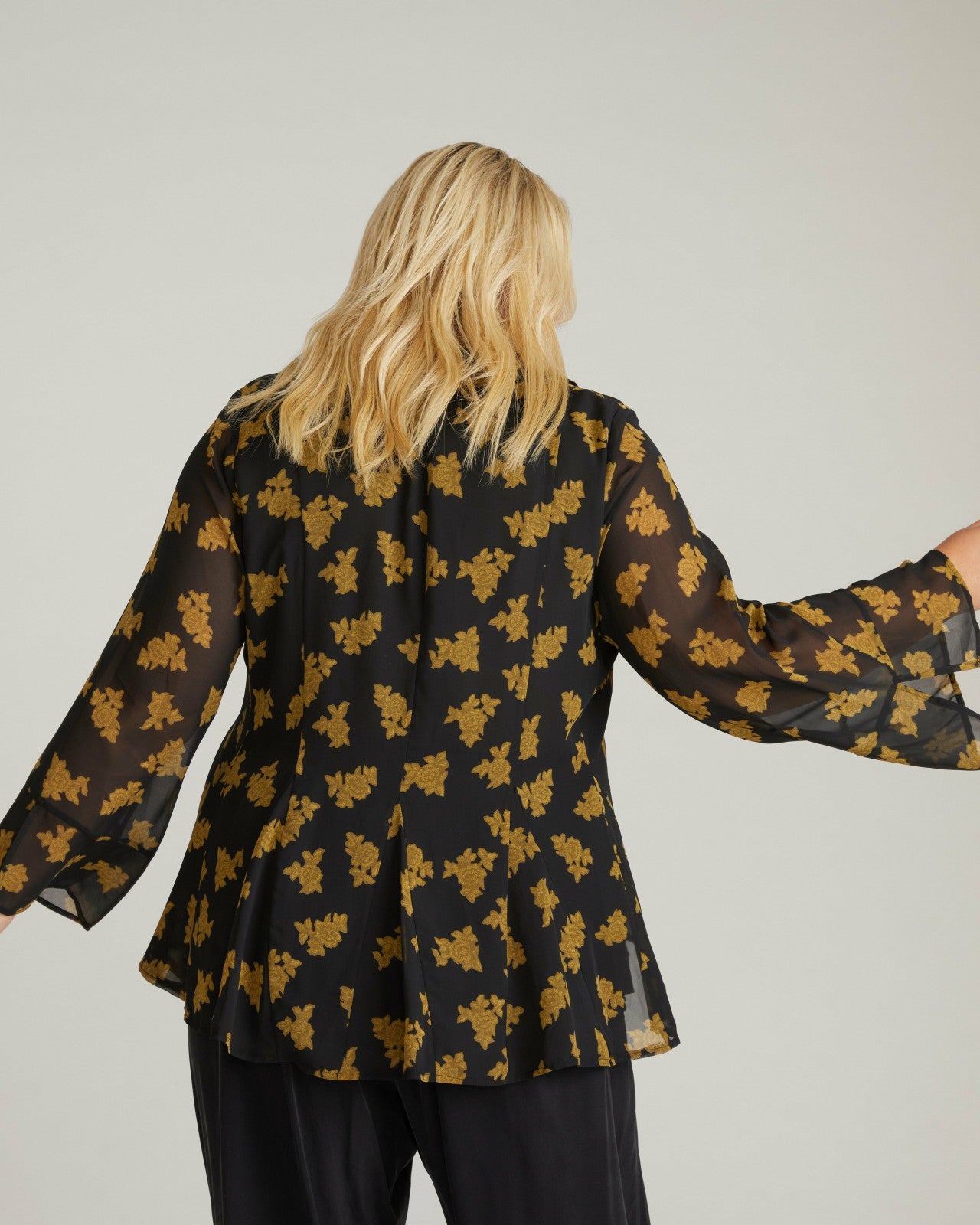 Universal Standard Evie Chiffon Blouse - Gold Heirloom Print
