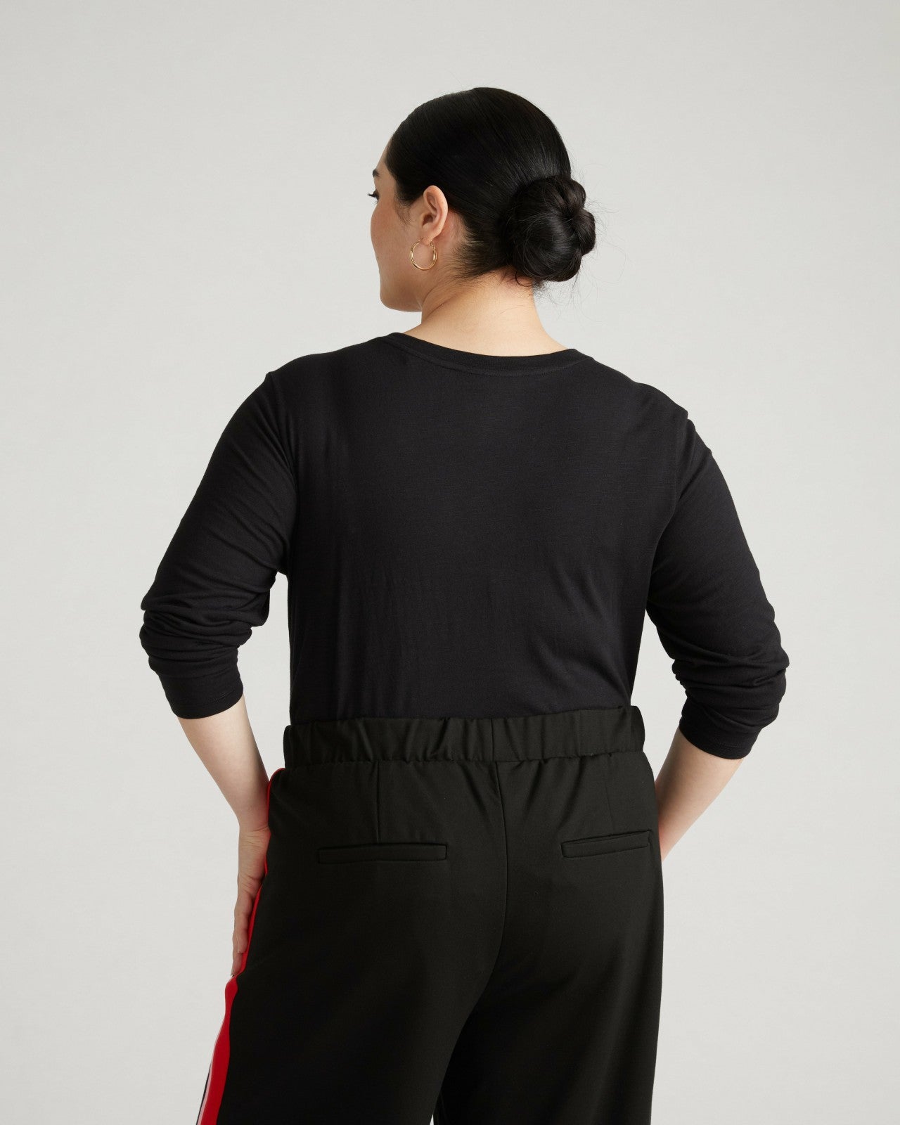 Universal Standard Light-As-Air Long Sleeve V Neck Tee - Black