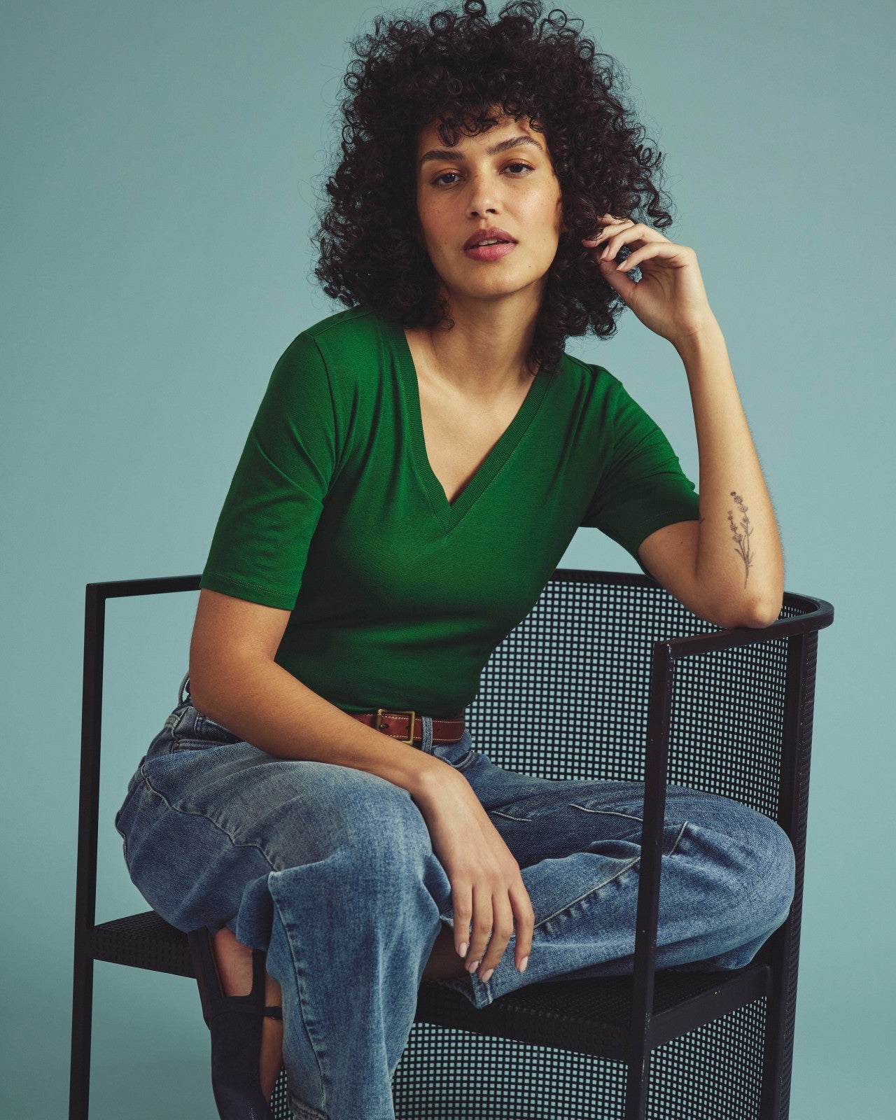 Universal Standard Maia Stovepipe Sleeve V Neck Tee - Green Park
