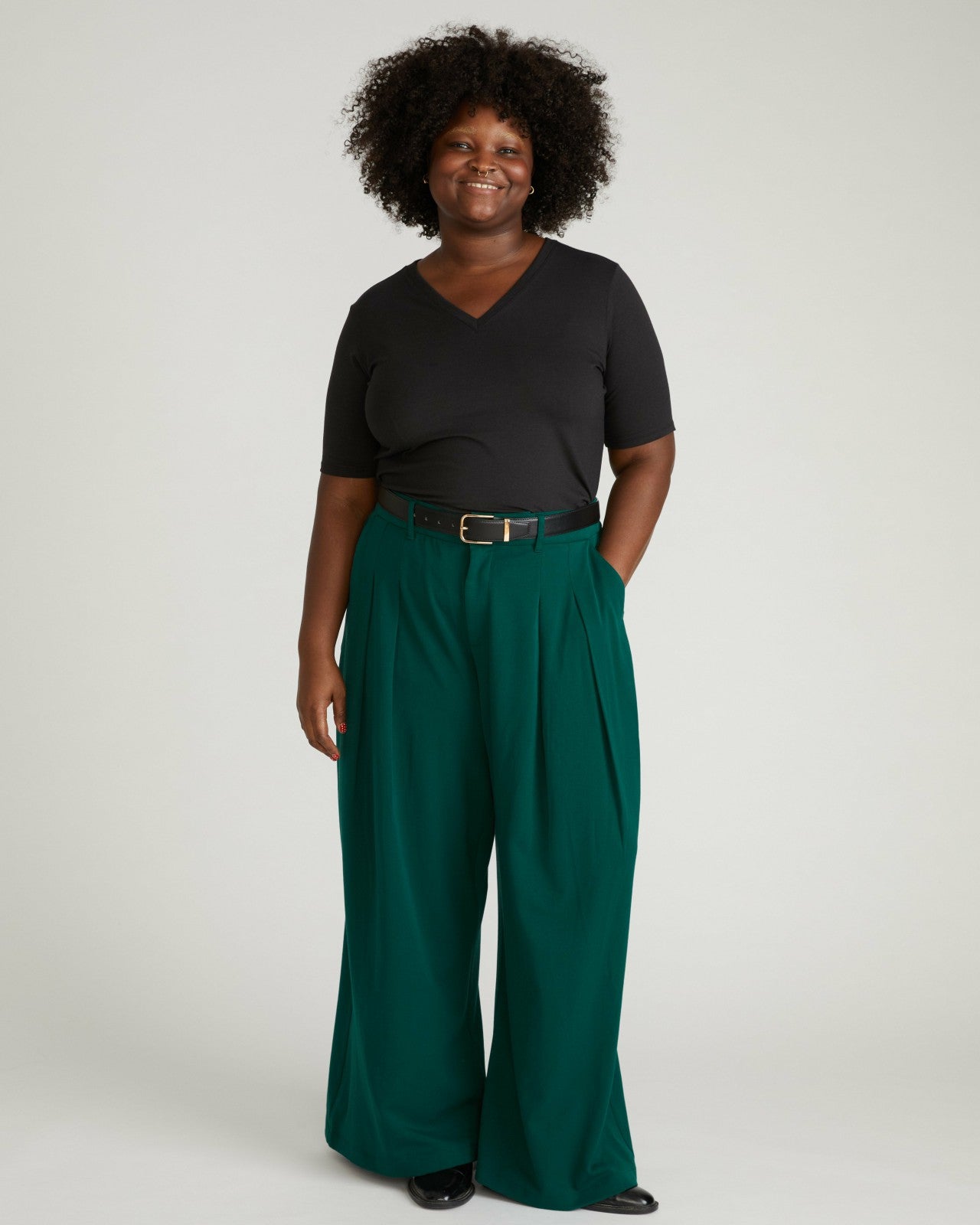 Universal Standard Maia Stovepipe Sleeve V Neck Tee - Black