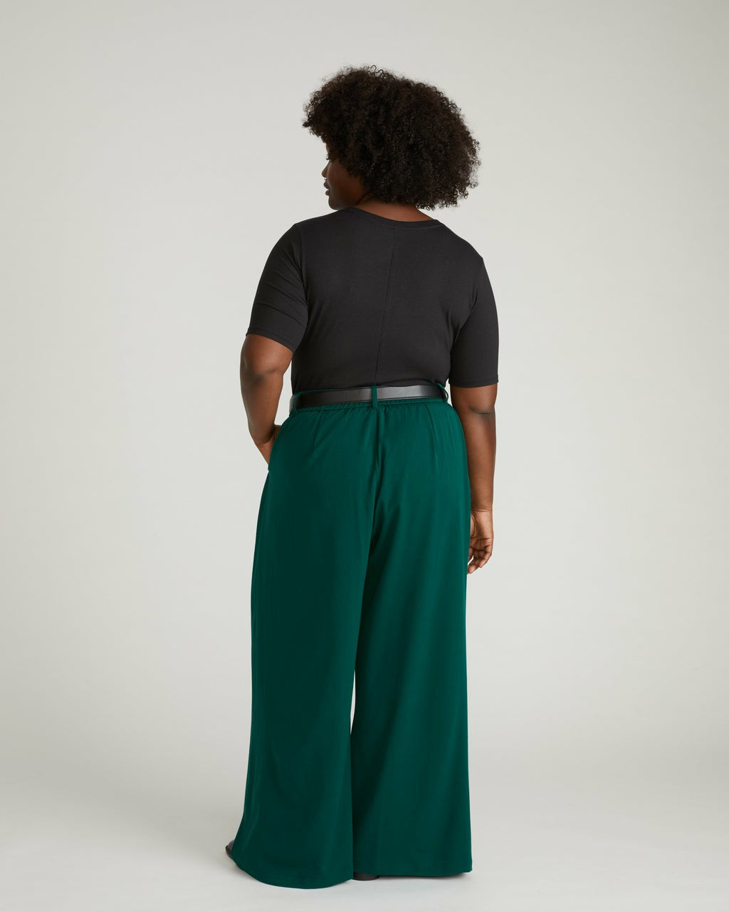 Universal Standard Maia Stovepipe Sleeve V Neck Tee - Black