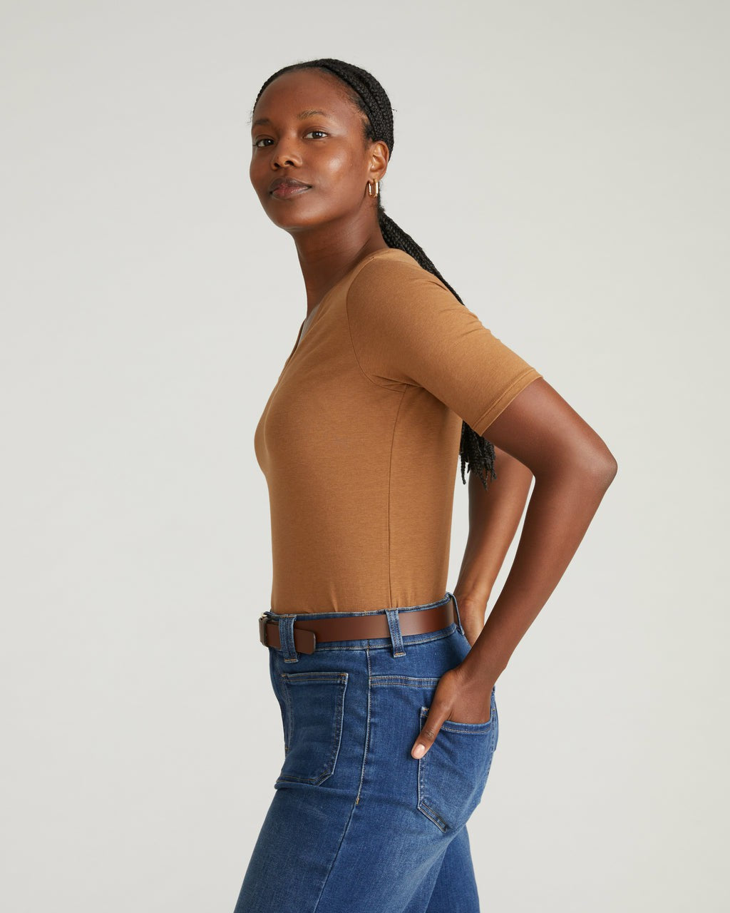 Universal Standard Maia Stovepipe Sleeve V Neck Tee - Classic Camel